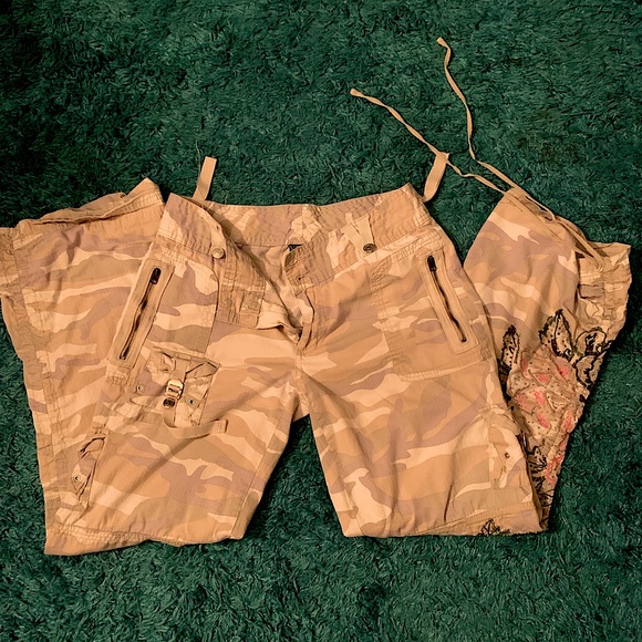VENUS Camo Capri Pants Size 8 - Picture 5 of 10